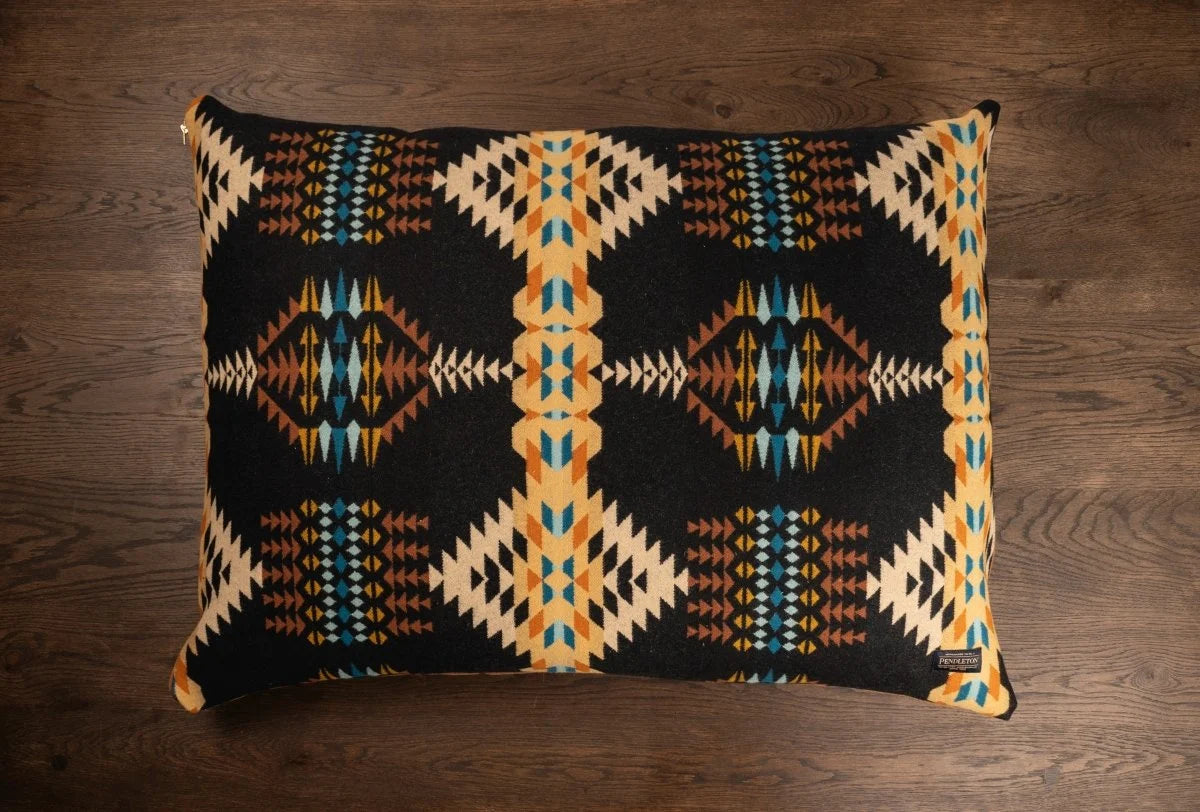 Rancho Arroyo Black Heritage Wool Pet Bed